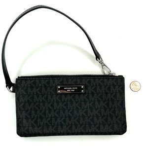 Michael Kors - Wristlet